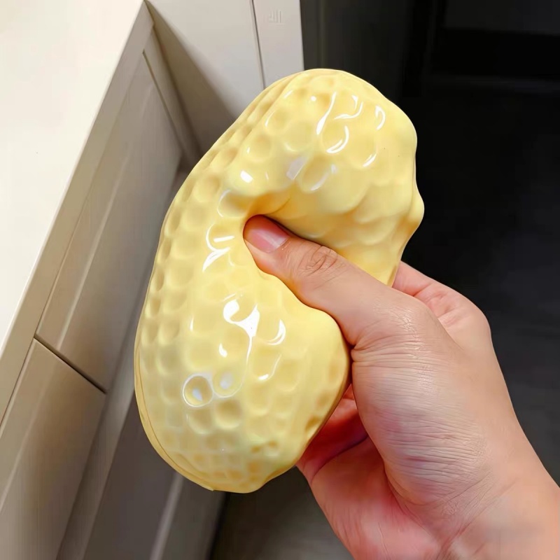 In Stock Peanut Stress Ball Cr - Vinyl Figure Blank recensione e prezzo